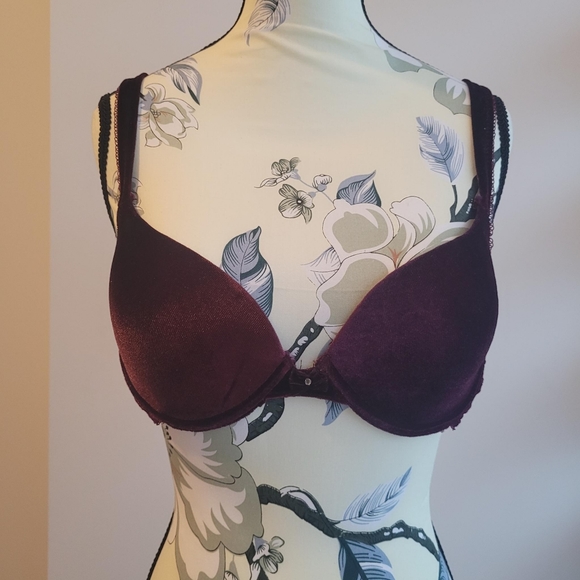 Vintage Vanity Fair Velvet Bra And Underwear Set - Picture 6 of 10